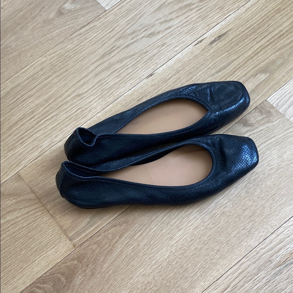Elegant Black Women's Flats